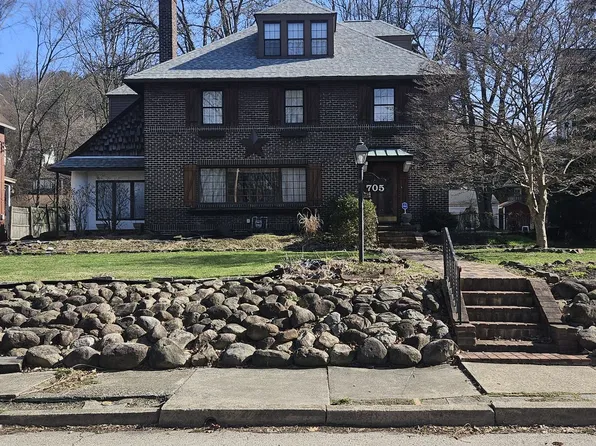 705 Laughlin Ave, Aliquippa, PA 15001