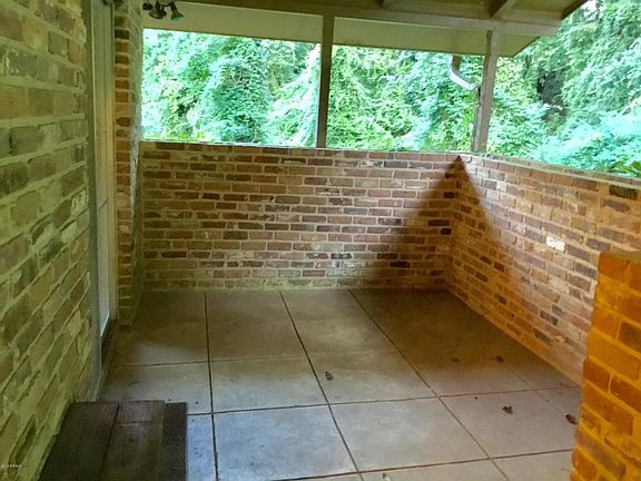 5th image of 1126 S Hillview Dr