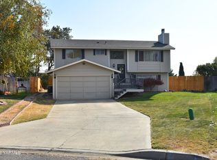 224 Ridgeway Dr, Yakima, WA 98901