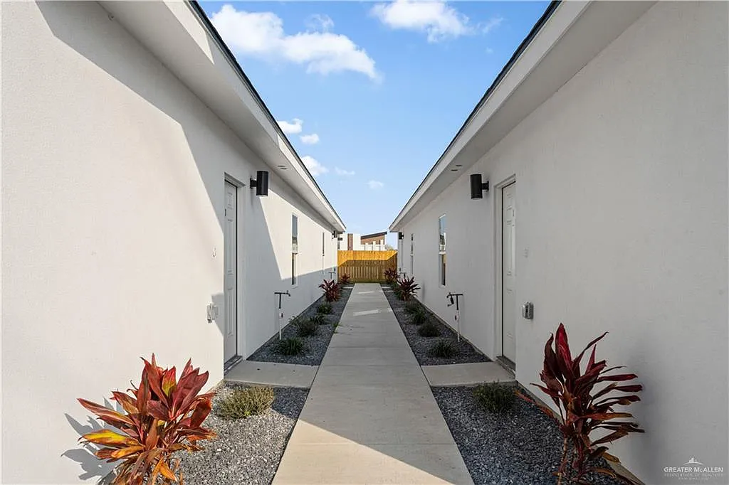 Building Photo - 504 N Onyx Ave #1