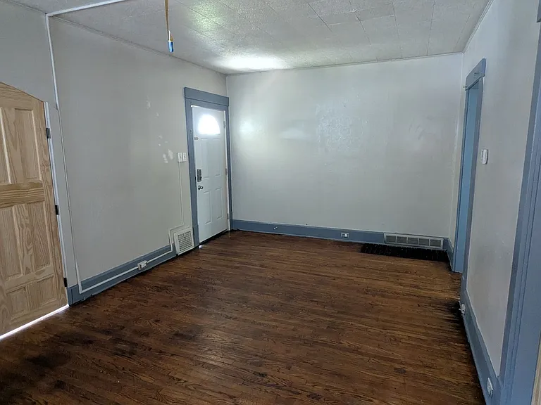 1371 Stark Ave SW — Photo 3
