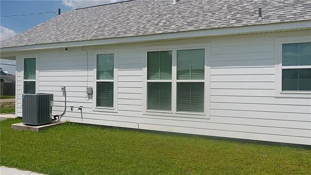 3 bed, 2.0 bath, 1163 sqft, $1,850 — Photo 3