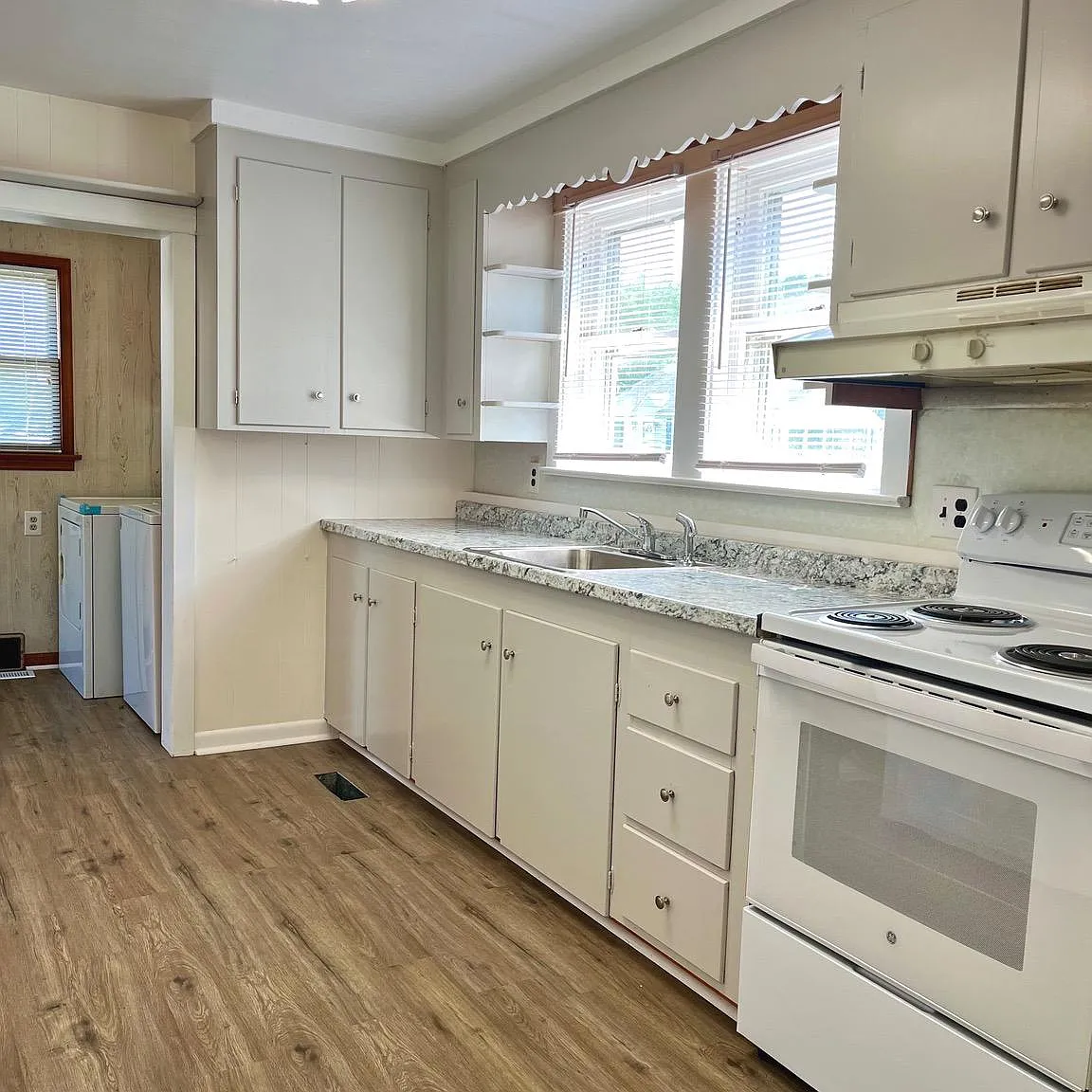 3 bed, 1040 sqft, $1,825 — Photo 4