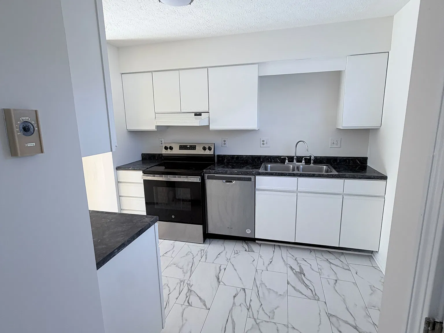 206 Freeton Ct — Photo 4