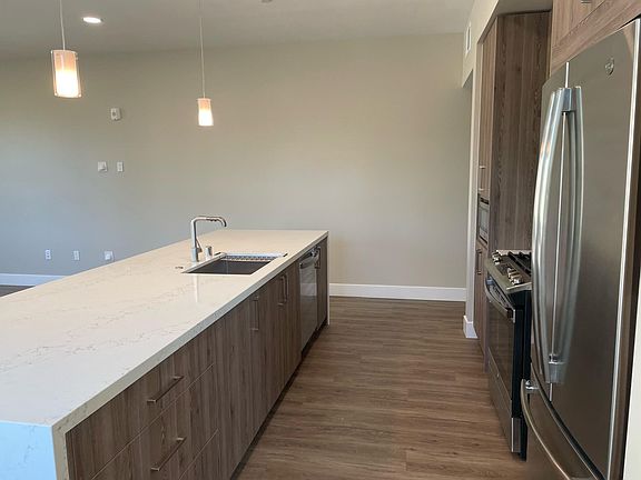 3rd image of 833 W El Camino Real #101