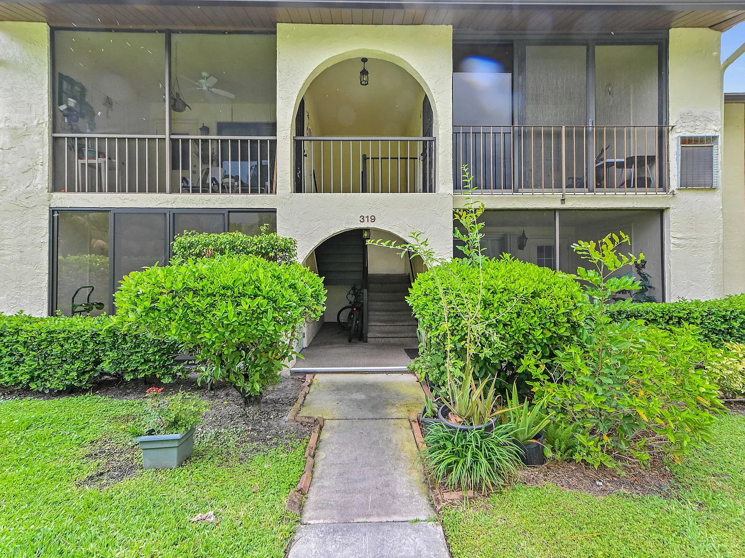2 bed, 2.0 bath, 937 sqft, $1,700 — Photo 2