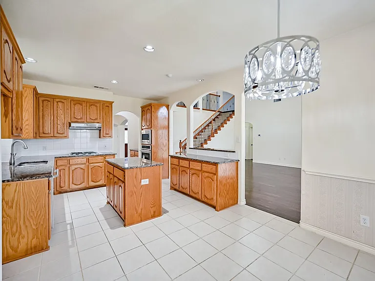 2716 Eastland Dr — Photo 18