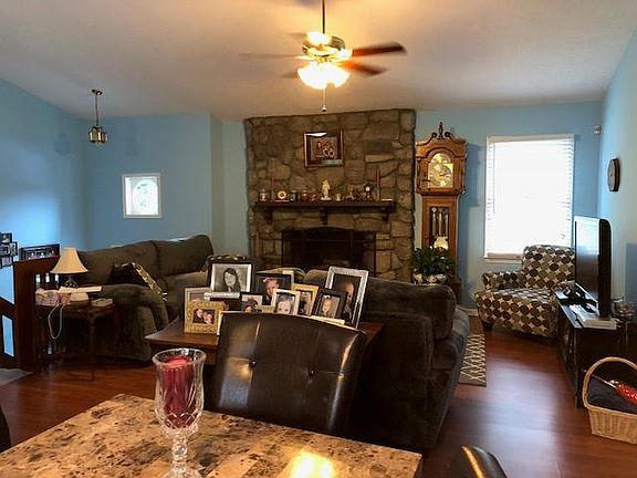 5th image of 428 Cloverdale Ln