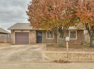 733 W Perry Dr, Mustang, OK 73064