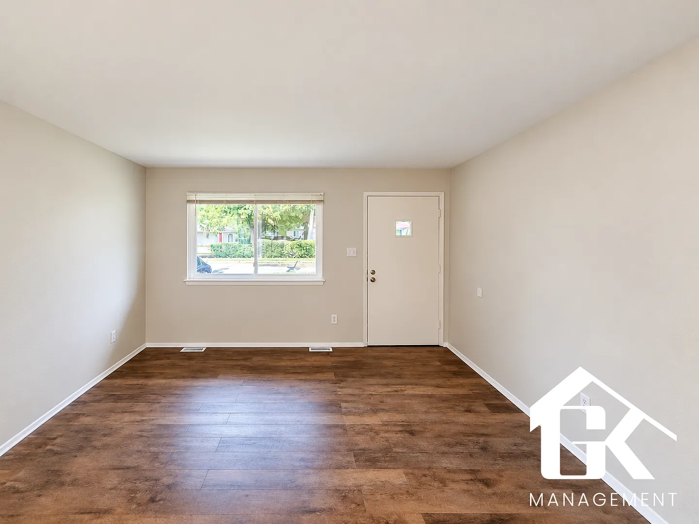 Fully Updated 3 Bed Home W New Appliances In Oak Park! — Photo 2