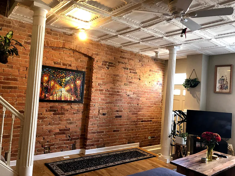 511 S Bouldin St — Photo 2
