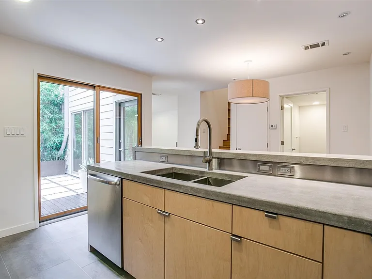 3945 Buena Vista St #C — Photo 11