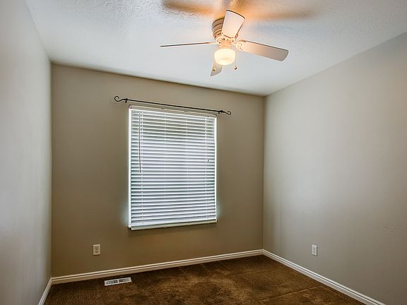 4th image of 1952 N Vineyard Pl