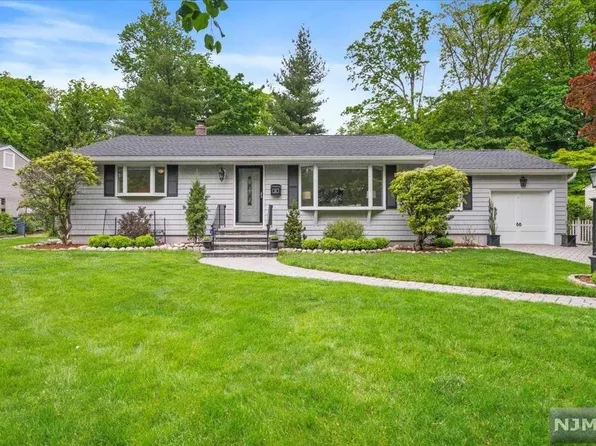 89 Momar Dr, Ramsey, NJ 07446