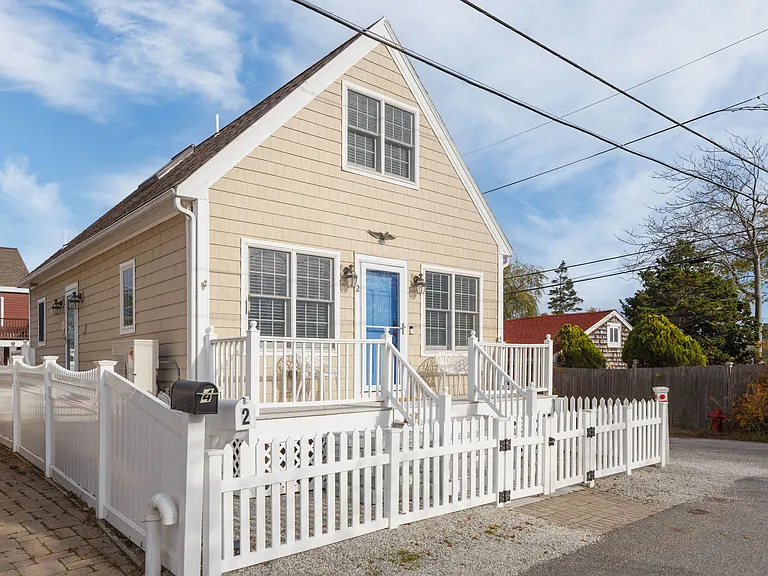 2 Basin St — Photo 1