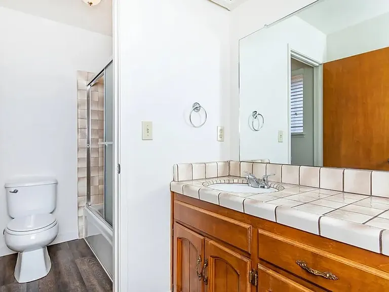 7178 N Jackson Ave — Photo 29