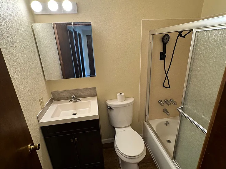 Pinewood Apartments — Photo 13