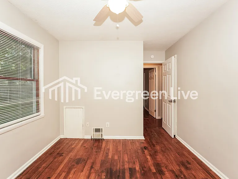 1307 Cedar Dr — Photo 7