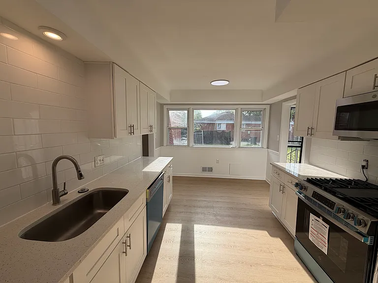 21830 Kipling Ave — Photo 12