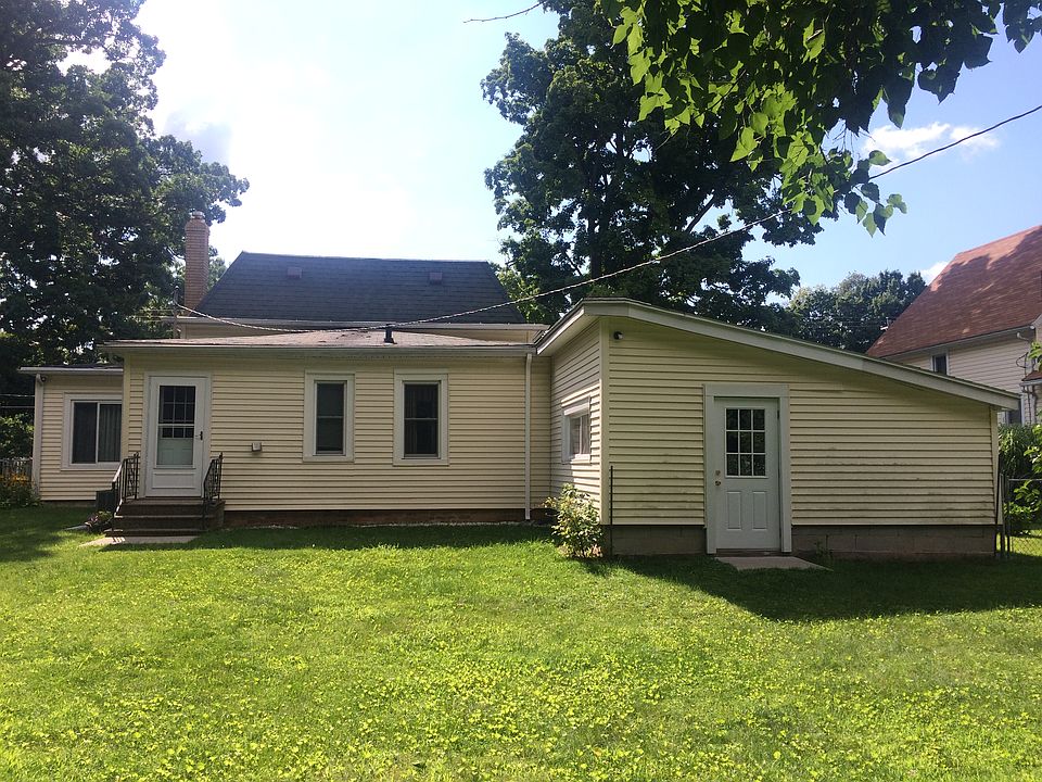 2nd image of 406 Main St