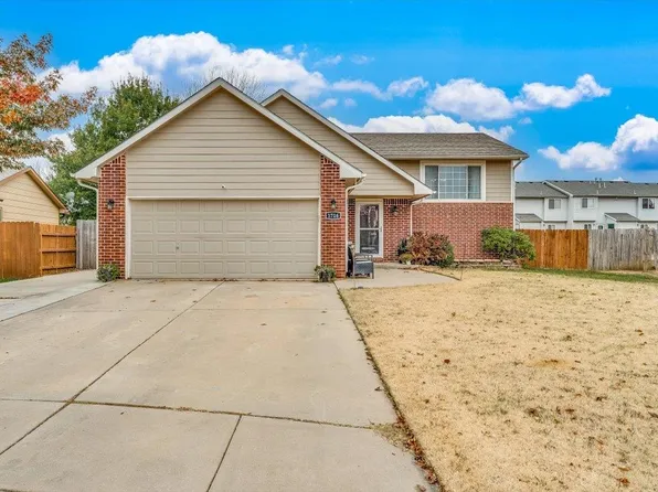 1716 N Country Walk Ln, Mulvane, KS 67110