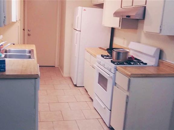 4th image of 1907 Townesouth Cir #B