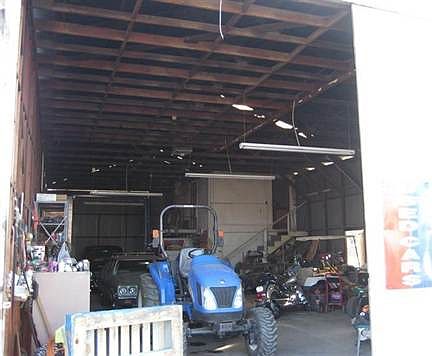 5th image of 2419 E Tulare Ave