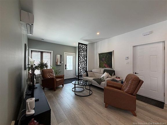 2nd image of 8 Louise St