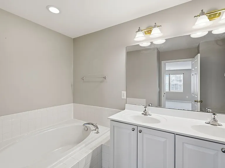6008 Preswell Ct — Photo 21