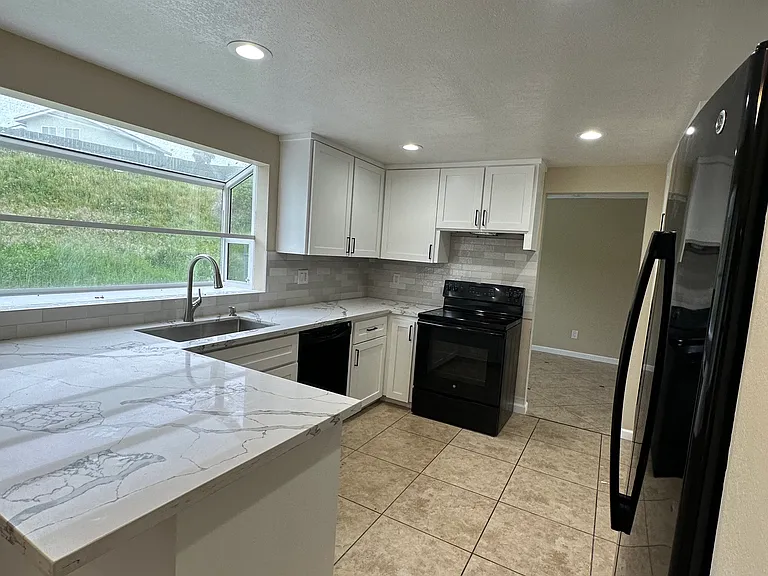 704 Windward Ct — Photo 21
