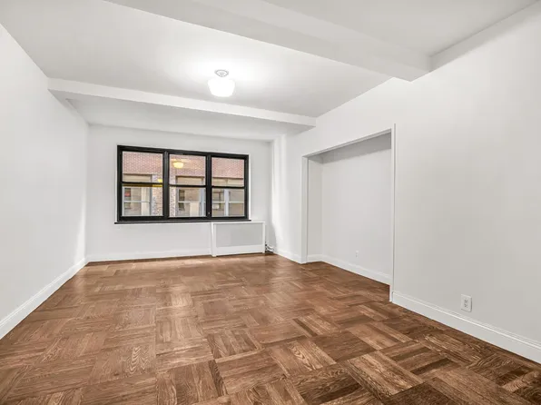 307 East 44th Street image 2 of 30