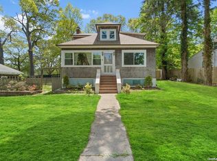 7 South Dr, Ronkonkoma, NY 11779