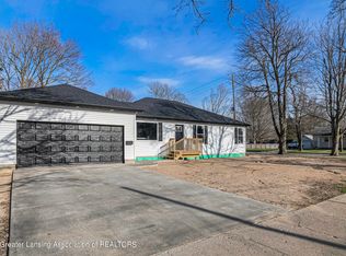 220 W Shaw St, Charlotte, MI 48813