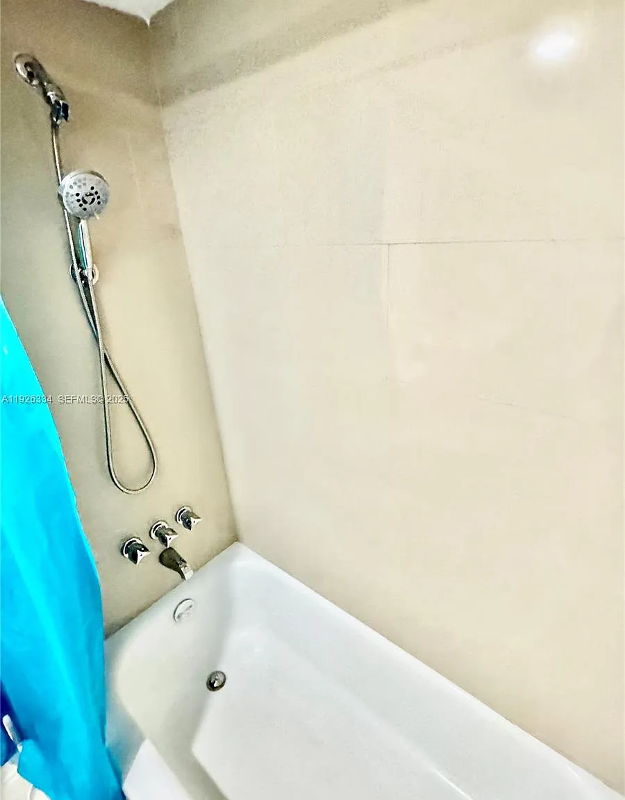 Desoto Park Condo — Photo 3