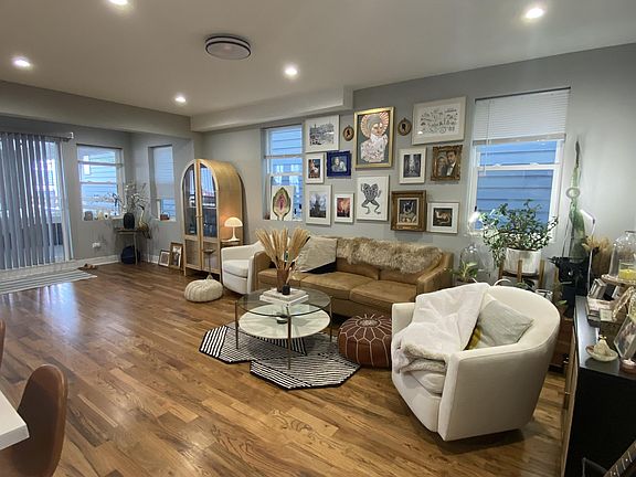 2nd image of 1910 W Henderson St #1F