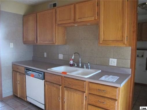 5th image of 4941 Rowland Ave