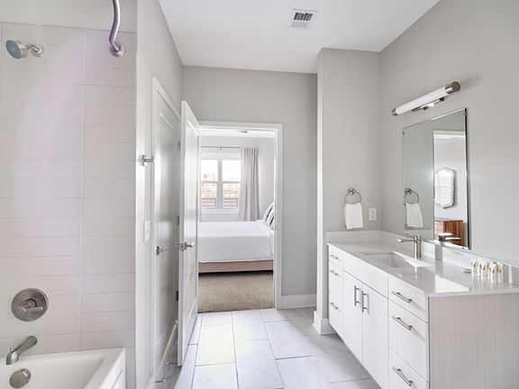 5th image of 2111 Belcourt Ave #402