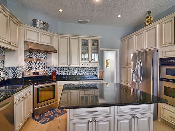 2nd image of 1121 SW Lighthouse Dr