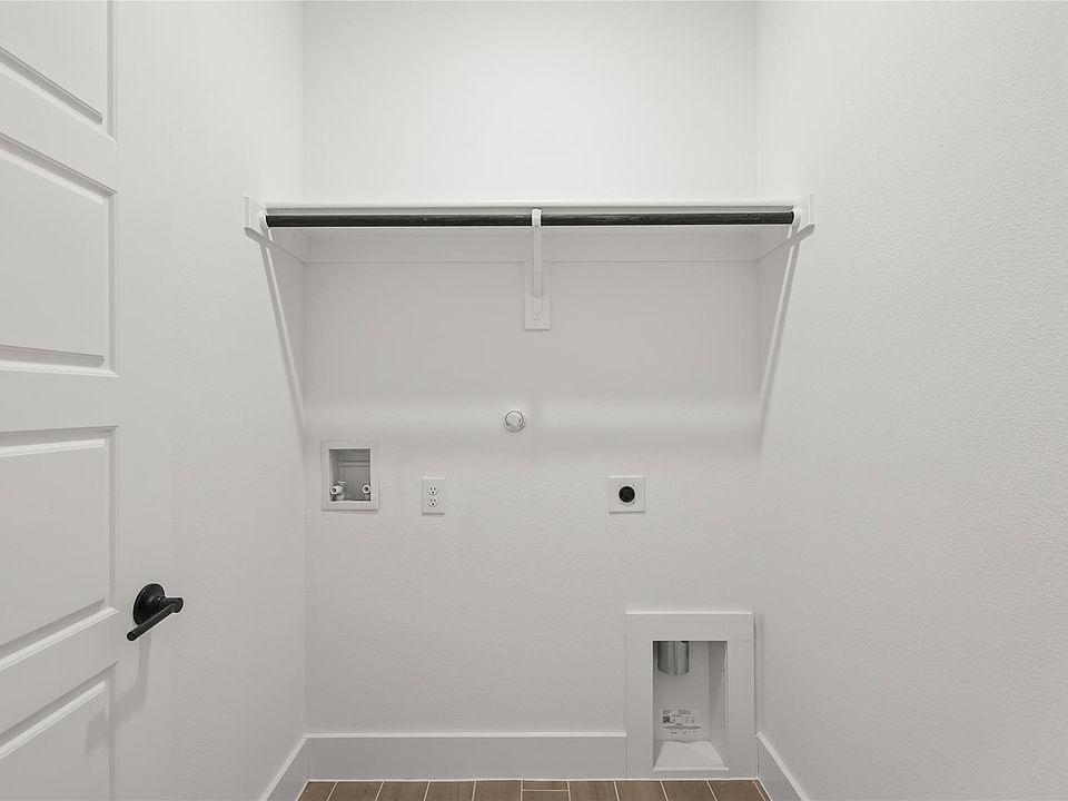 1st image of 521 Silbury St