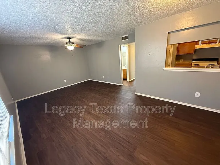 1714 Short St #A — Photo 2
