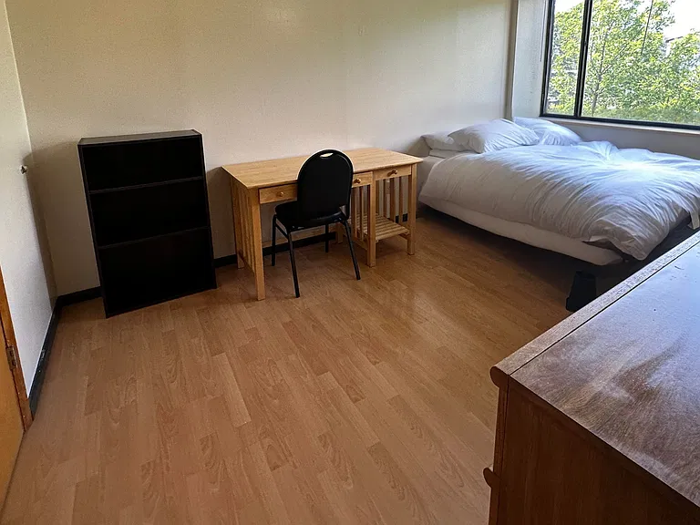 211 Linden Avenue — Photo 4