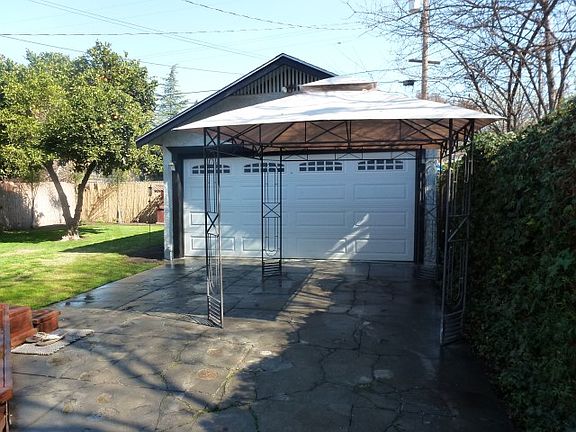 5th image of 950 N Arthur Ave