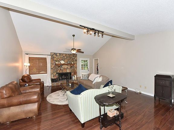 5th image of 341 Sumter Dr