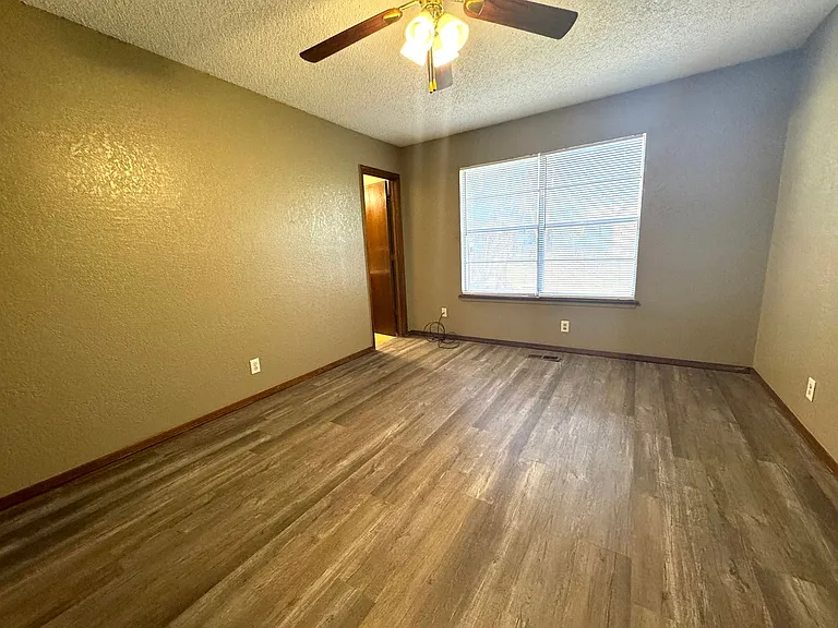 1403 S 121st East Ave — Photo 15