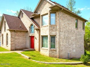 118 W Melbourne Rd, Oak Ridge, TN 37830