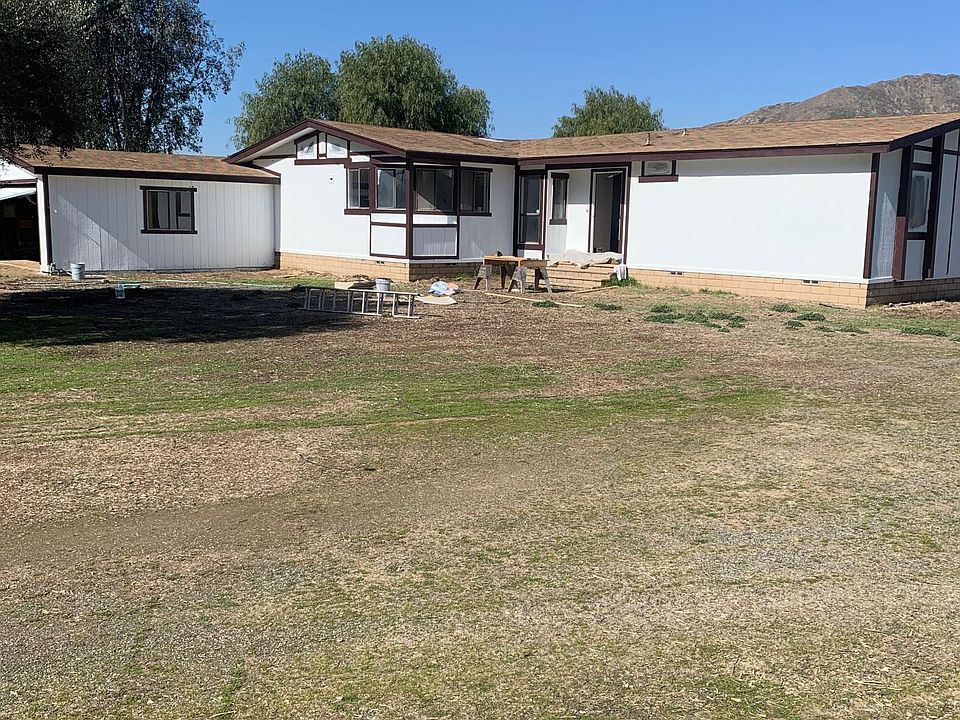 Front of home with garage