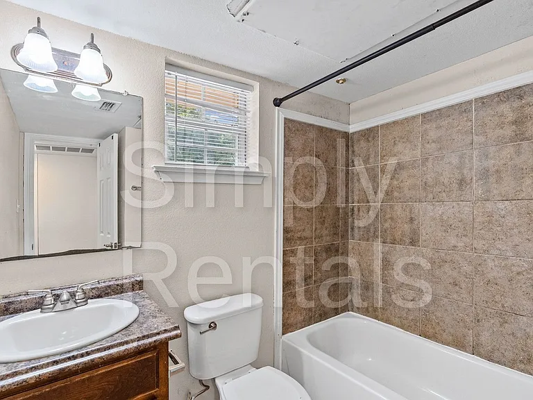 1220 Texas St — Photo 15