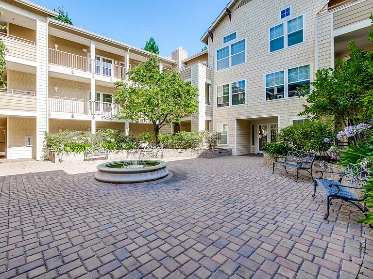 Encinal Place Apartments — Photo 7