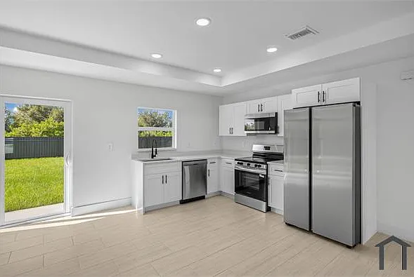 835 Palomino St E — Photo 20