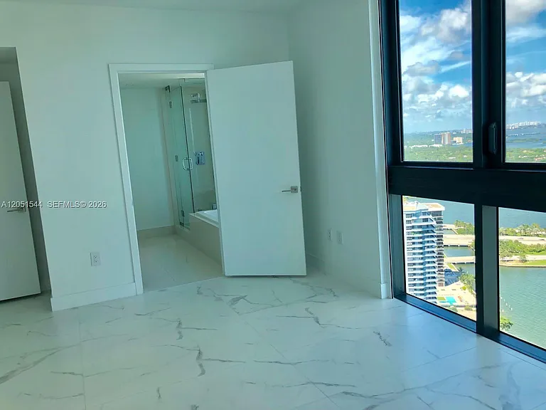 650 NE 32nd St #3307 — Photo 5